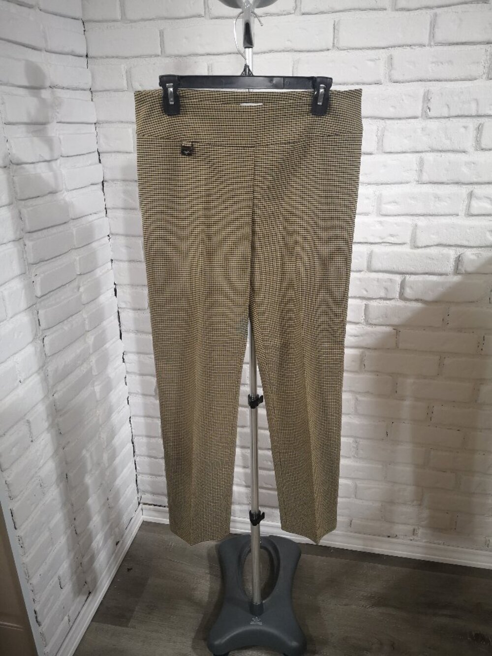 Lisette L Ladies Size 12 Camel & Black Plaid Pull On Style Tapered Legs Pants